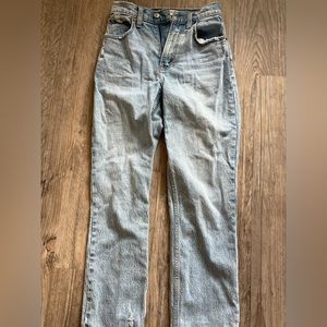 Abercrombie 90s Straight Leg Curve Love Distressed Short